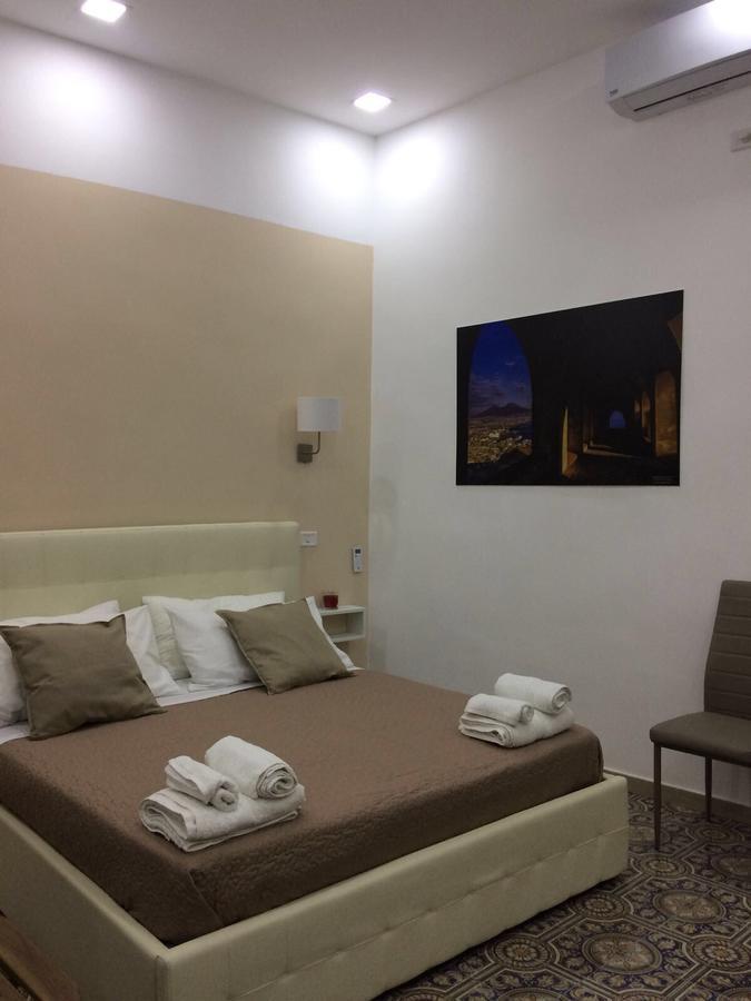 مبيت وإفطار نابولي Decumani Prestige المظهر الخارجي الصورة