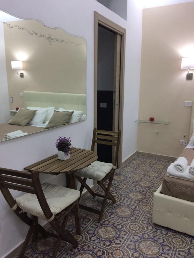 مبيت وإفطار نابولي Decumani Prestige المظهر الخارجي الصورة