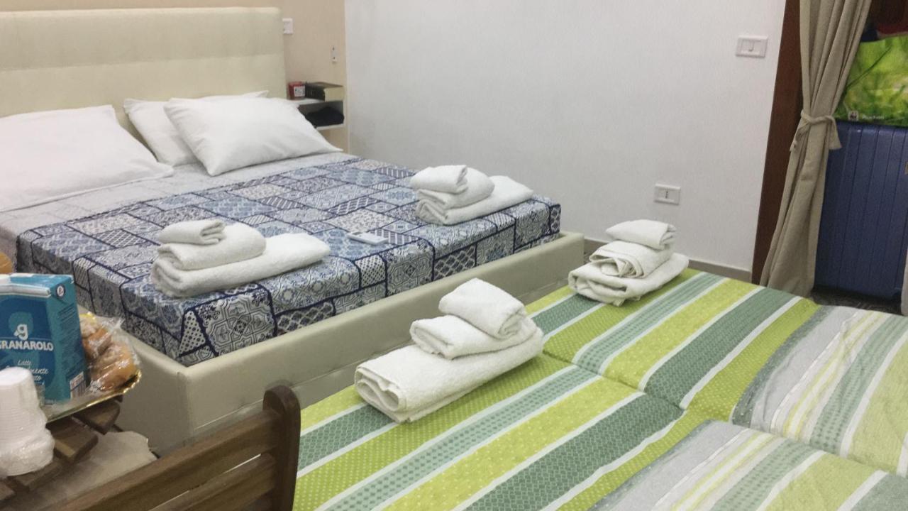 مبيت وإفطار نابولي Decumani Prestige المظهر الخارجي الصورة