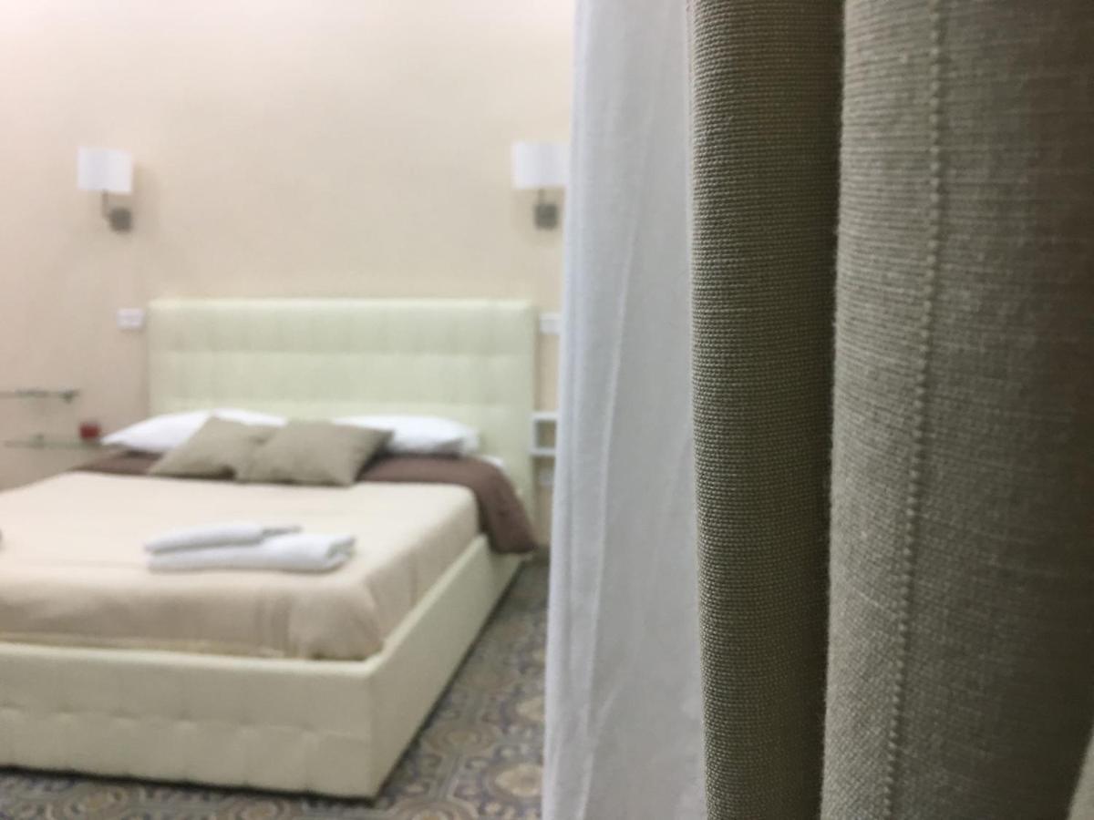 مبيت وإفطار نابولي Decumani Prestige المظهر الخارجي الصورة